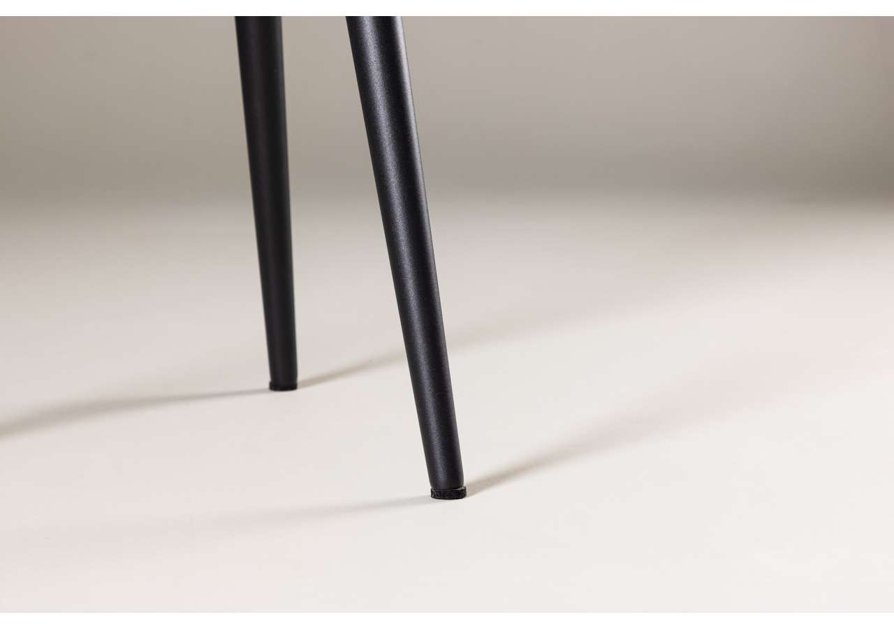 Elegant svarta sängben i metall för modern och stilren inredning.