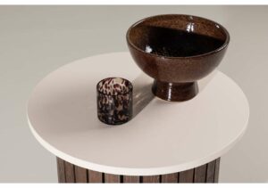 Elegant keramisk skål och glas till inredning från Sängfabriken.