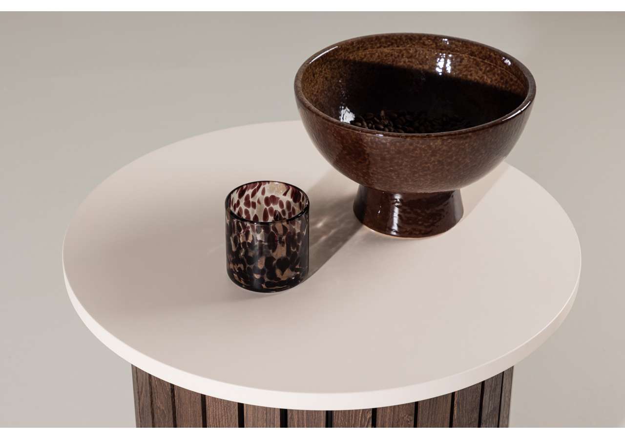 Elegant keramisk skål och glas till inredning från Sängfabriken.