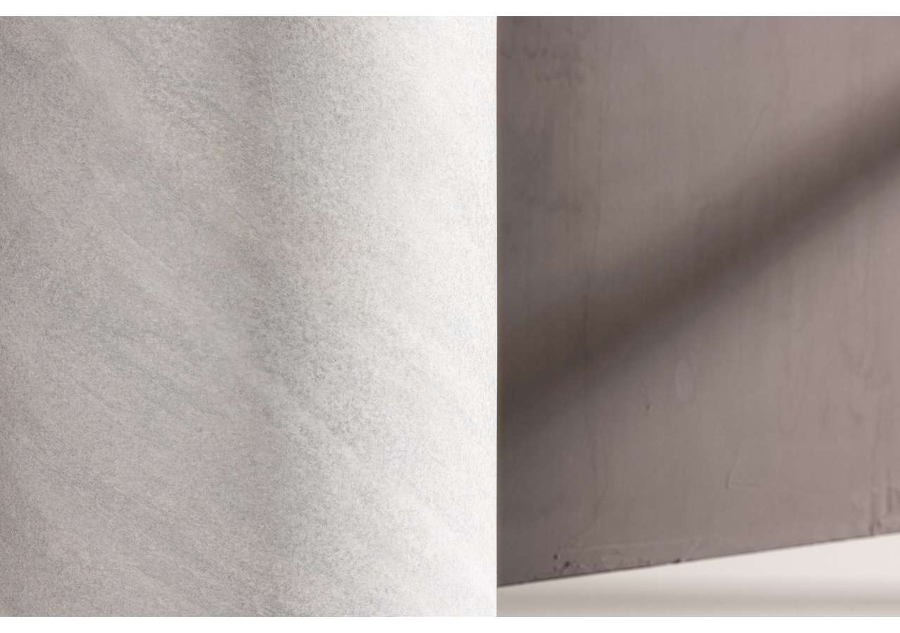 Liggolje tillverkad av noga utvalda material för optimal sovkomfort och hållbarhet.