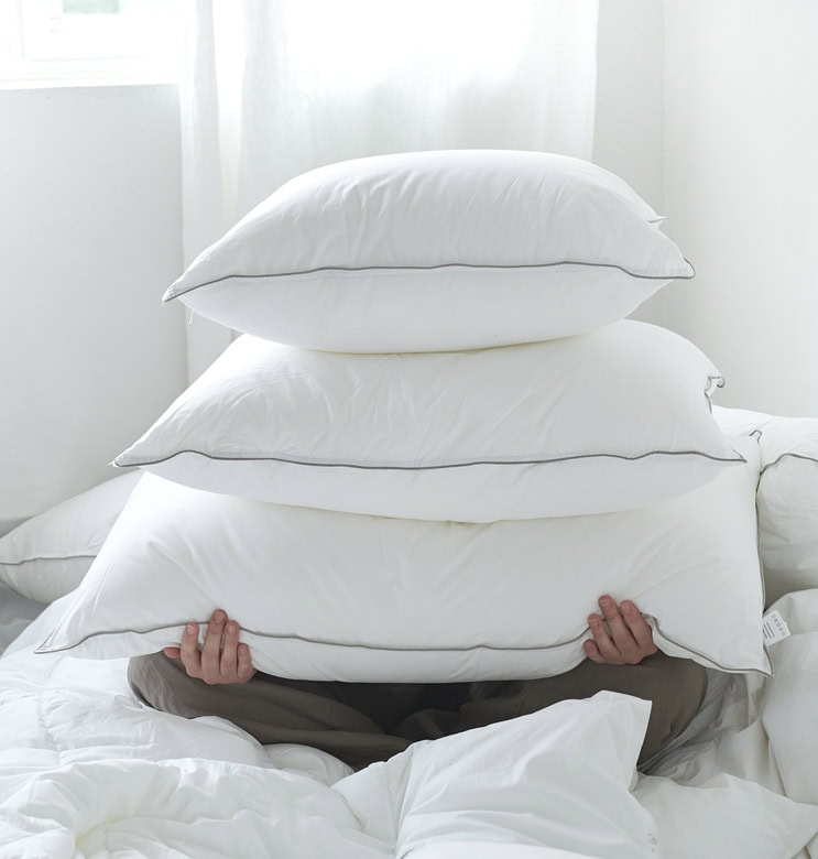 Lakan med silkessäng för optimal sömnkvalitet och komfort.