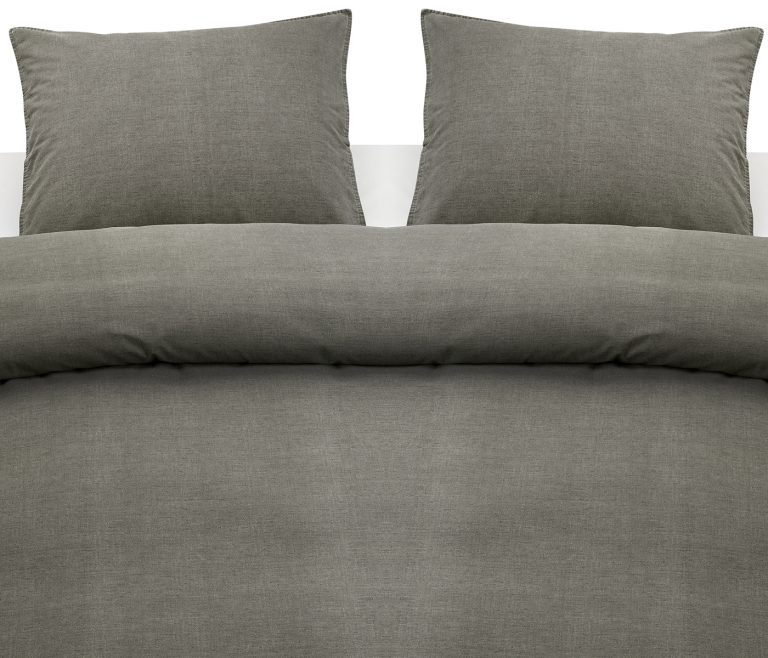 Mörkgrått sängkläder av högkvalitativt material, skapar en lugn sovmiljö.