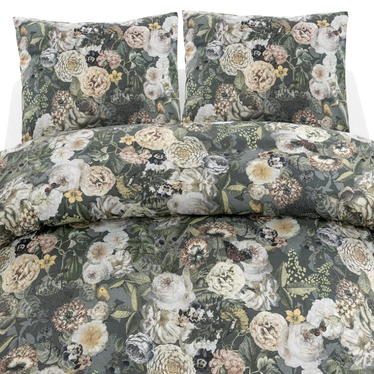 Mönstrat sängklädesset med blommor i jordfärger, hög kvalitet.