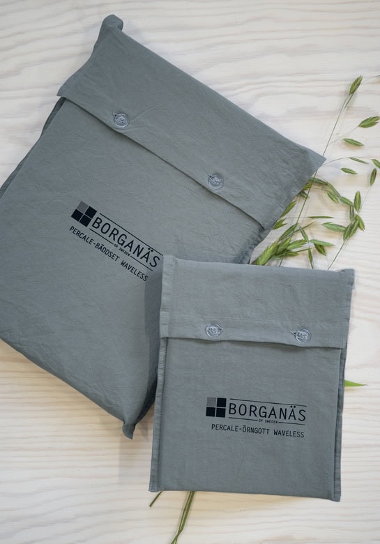 Miljövänliga sängkläder i linnestyg från Borgänäs, testade för hållbarhet och komfort.