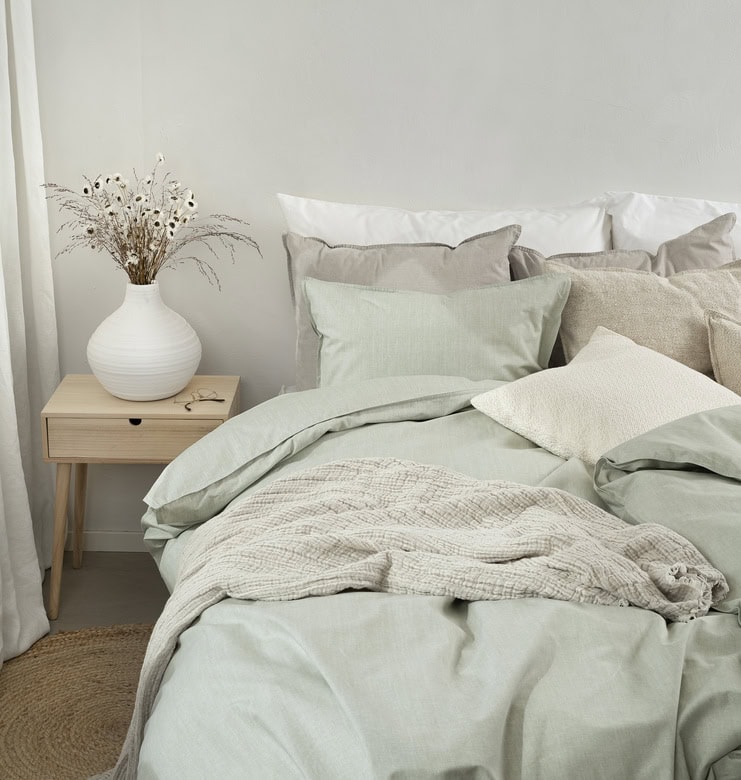 Mjölkfria sängkläder i naturliga färger för en lugn sovmiljö.