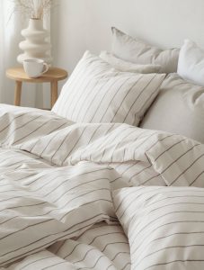 Hälsosamt sängkläder i linnévävt tyg, perfekt för en god natts sömn.