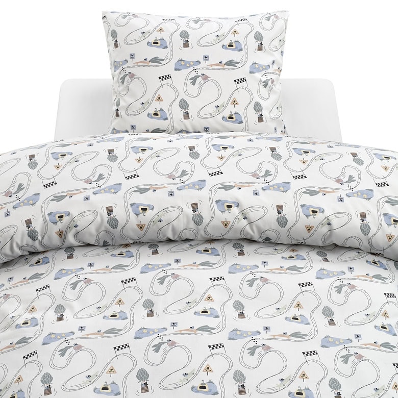 Lakan med raceinspirerat mönster för barn och ungdomar i ljusa färger.