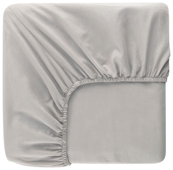 Havsängsskydd i satin, skyddar madrassen, av högkvalitativt material för komfort och stil.