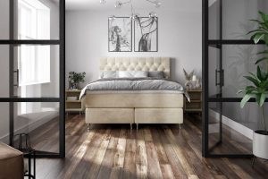 Ljus och modern säng i exklusiv sängfabrik i Stockholm.