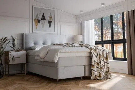 Sängfabriken, modern säng i ljusa färger med stora fönster och naturligt ljus. Perfekt för en bekväm.