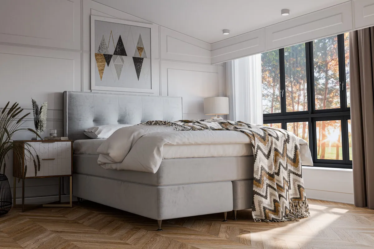 Sängfabriken, modern säng i ljusa färger med stora fönster och naturligt ljus. Perfekt för en bekväm.