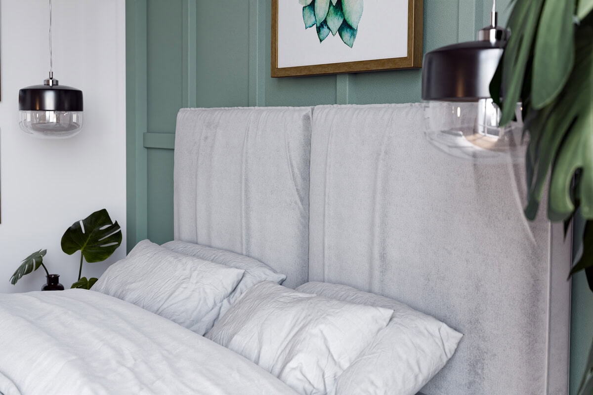 Säng med bekvämt huvudgavel i modern sovrumsdesign.