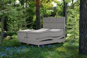 Elegant sängfabriken säng i naturen för en lugn sovupplevelse.