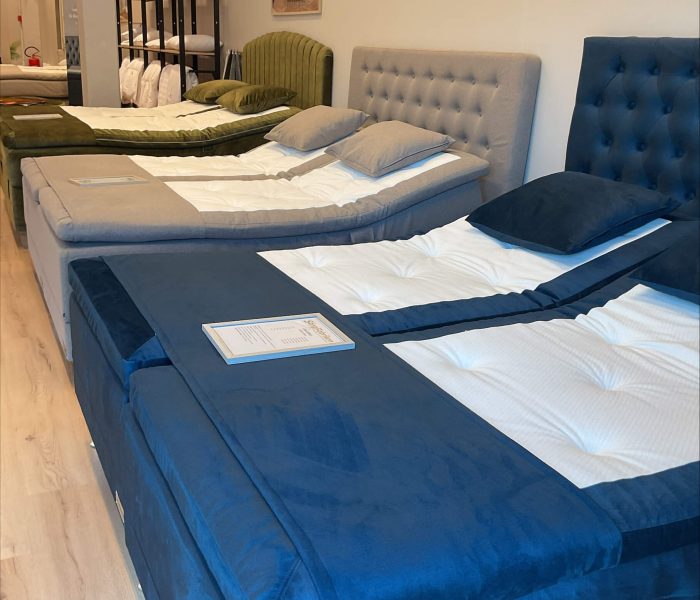 Eleganta sängramar med hög komfort och design i olika färger.