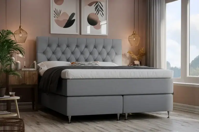 Sängfabriken säng med modern design och bekvämt huvudgavel i sovrum.