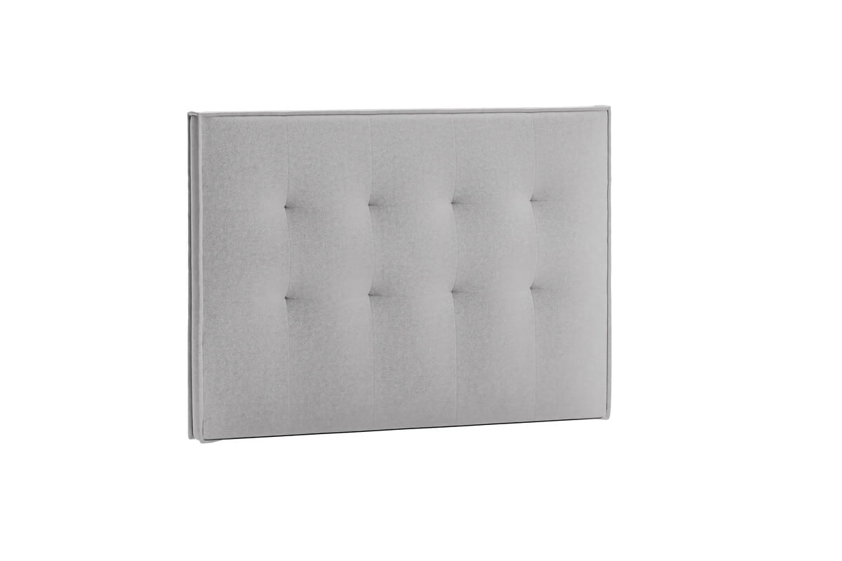 Sänggavel i grått tyg för modern sovrumsinredning.