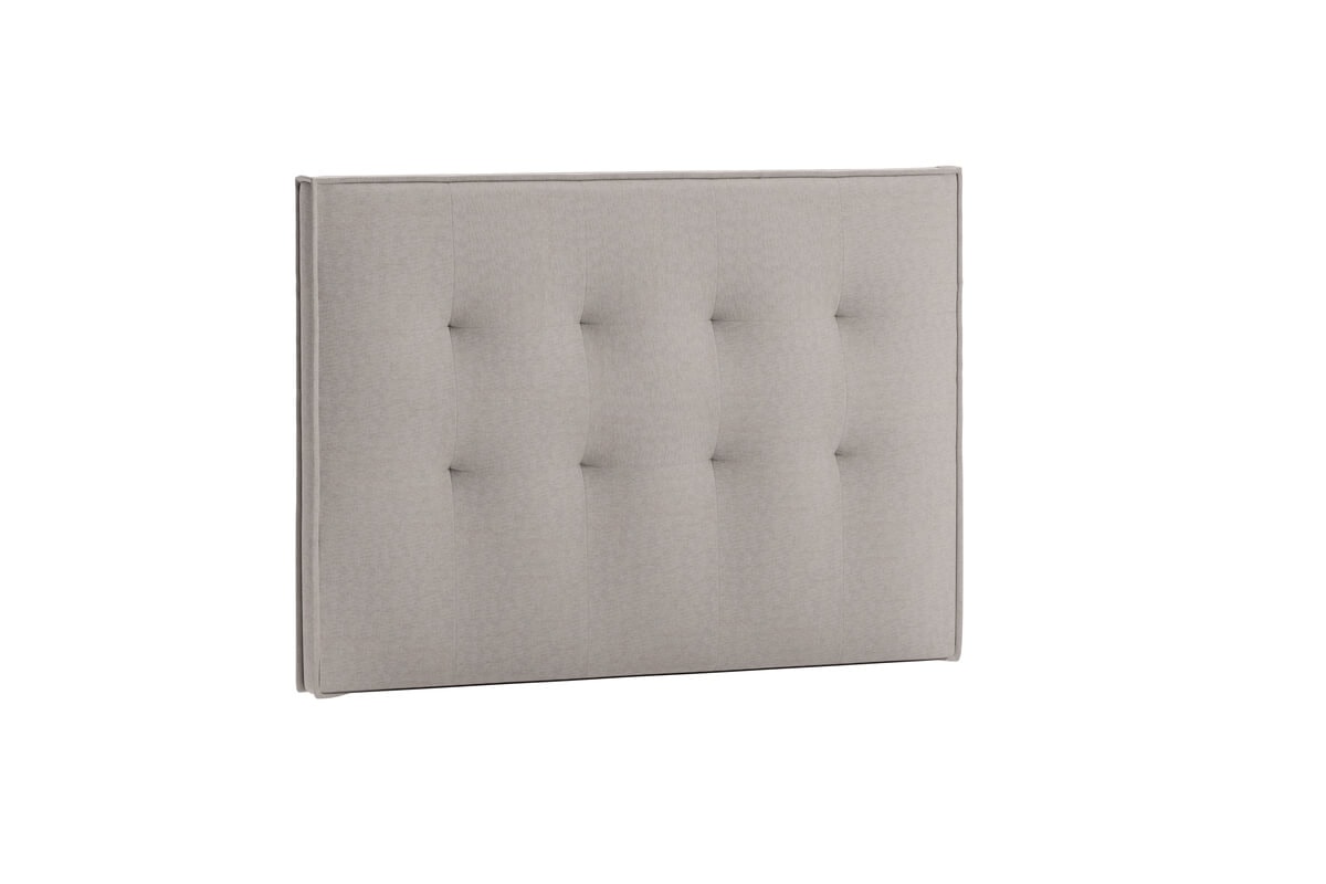 Sänggavel i ljusgrått tyg för modern sovrumsstil.