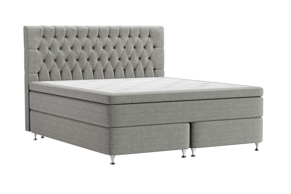 Sängram med tuftad huvudgavel i ljusgrått tyg, modern design.