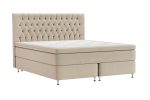 Elegant beige säng med tuftat huvudgavel och metallben.