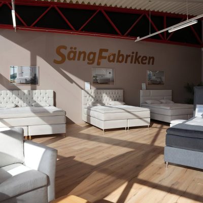 Bekväm sängar i tyg och läder för sovrum, kvalitetssängar från Sängfabriken.