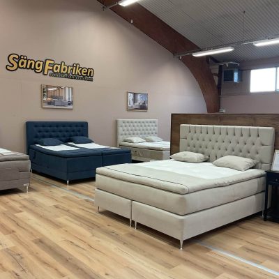Modern sängar i olika stilar och färger för högkvalitativ sömn - Sängfabriken Sverige.