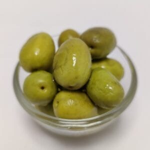 Doğal yeşil kırma zeytin