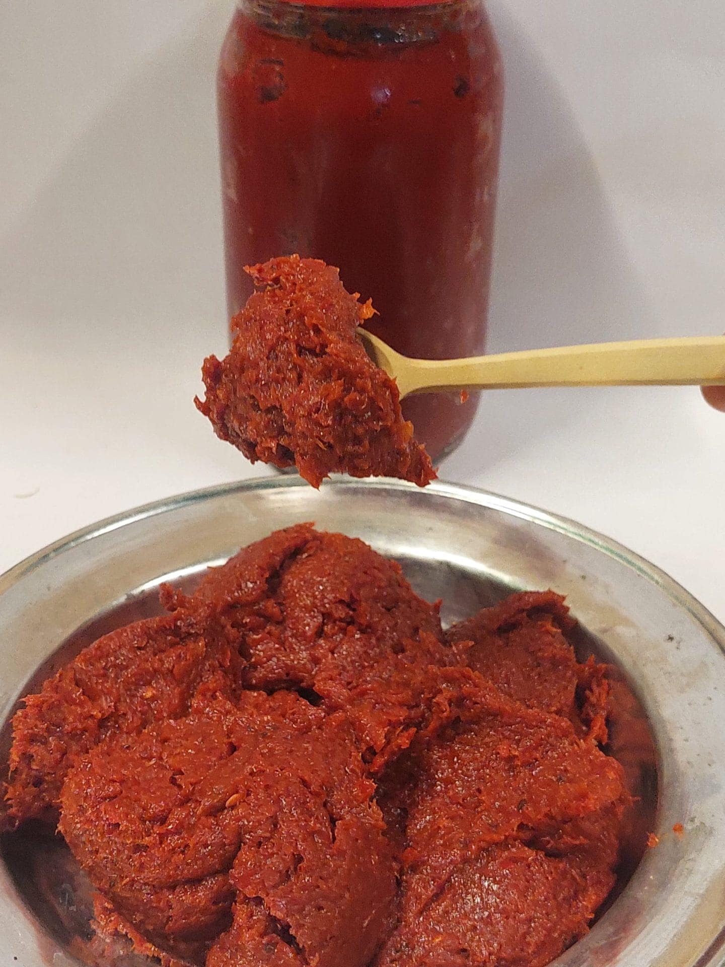 Antep usülü tatlı biber salçası