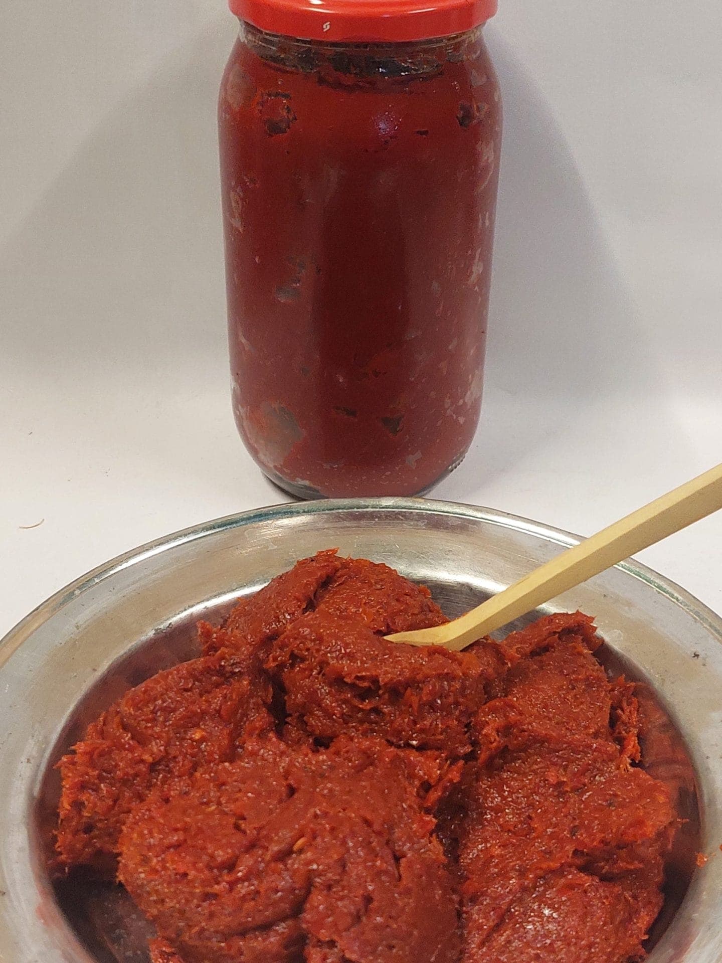 Antep usülü tatlı biber salçası