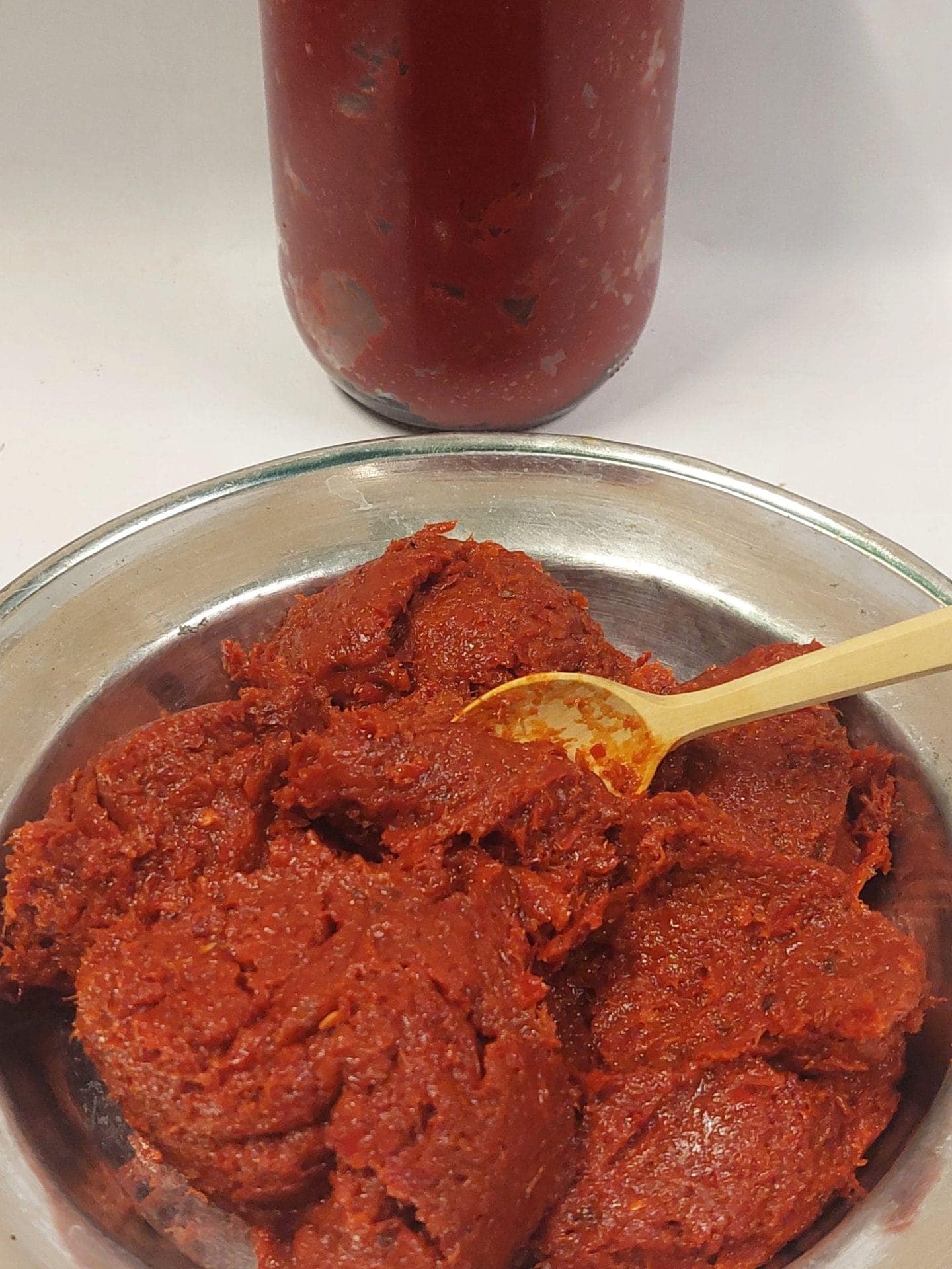 Antep usülü tatlı biber salçası