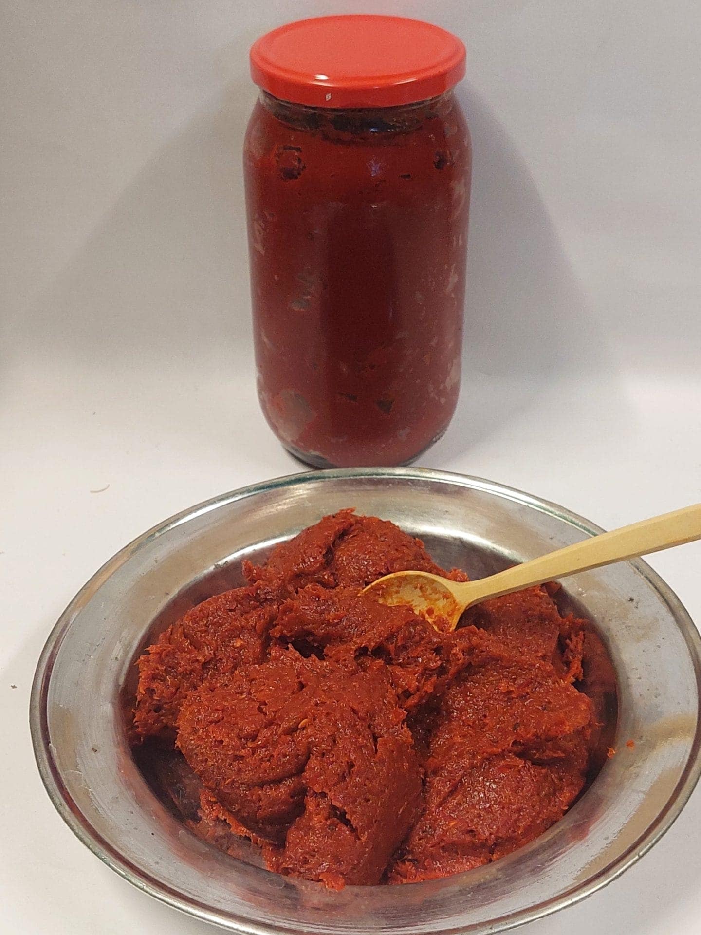 Antep usülü tatlı biber salçası