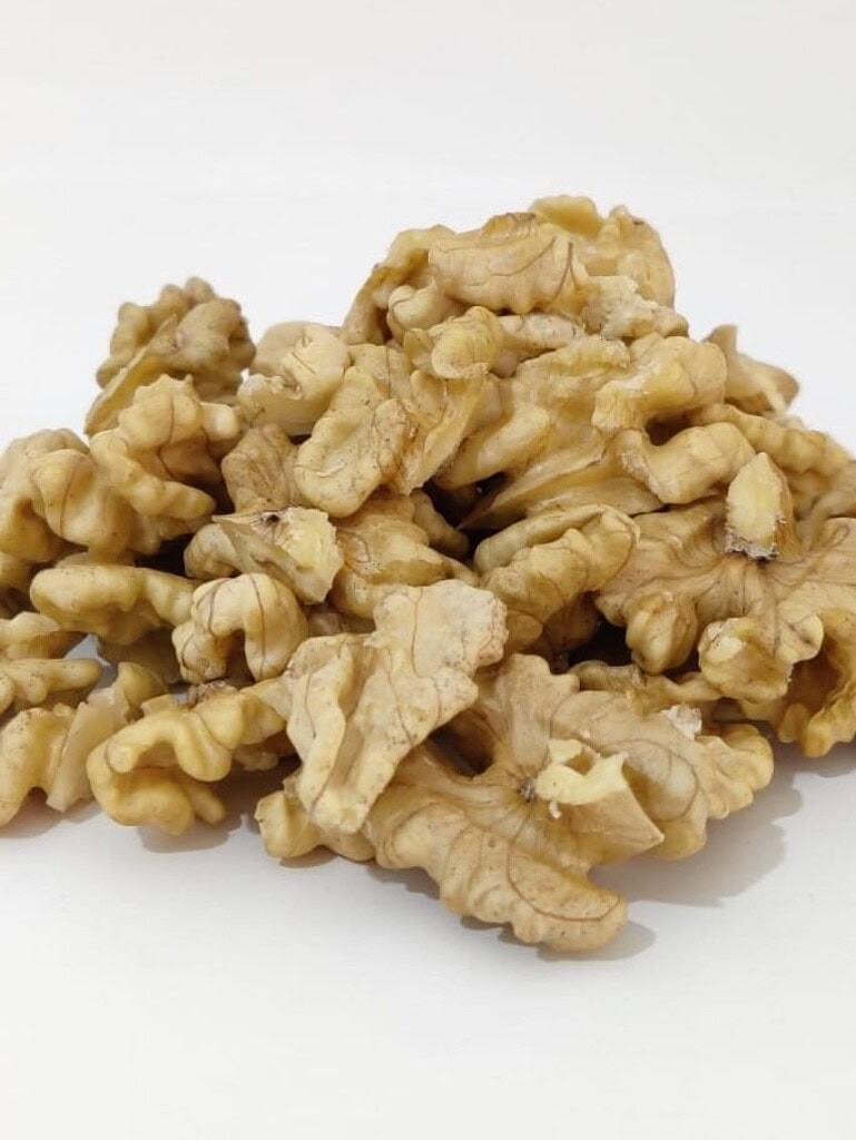 Kelebek beyaz ceviz içi