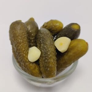 Doğal kornişon salatalık turşusu