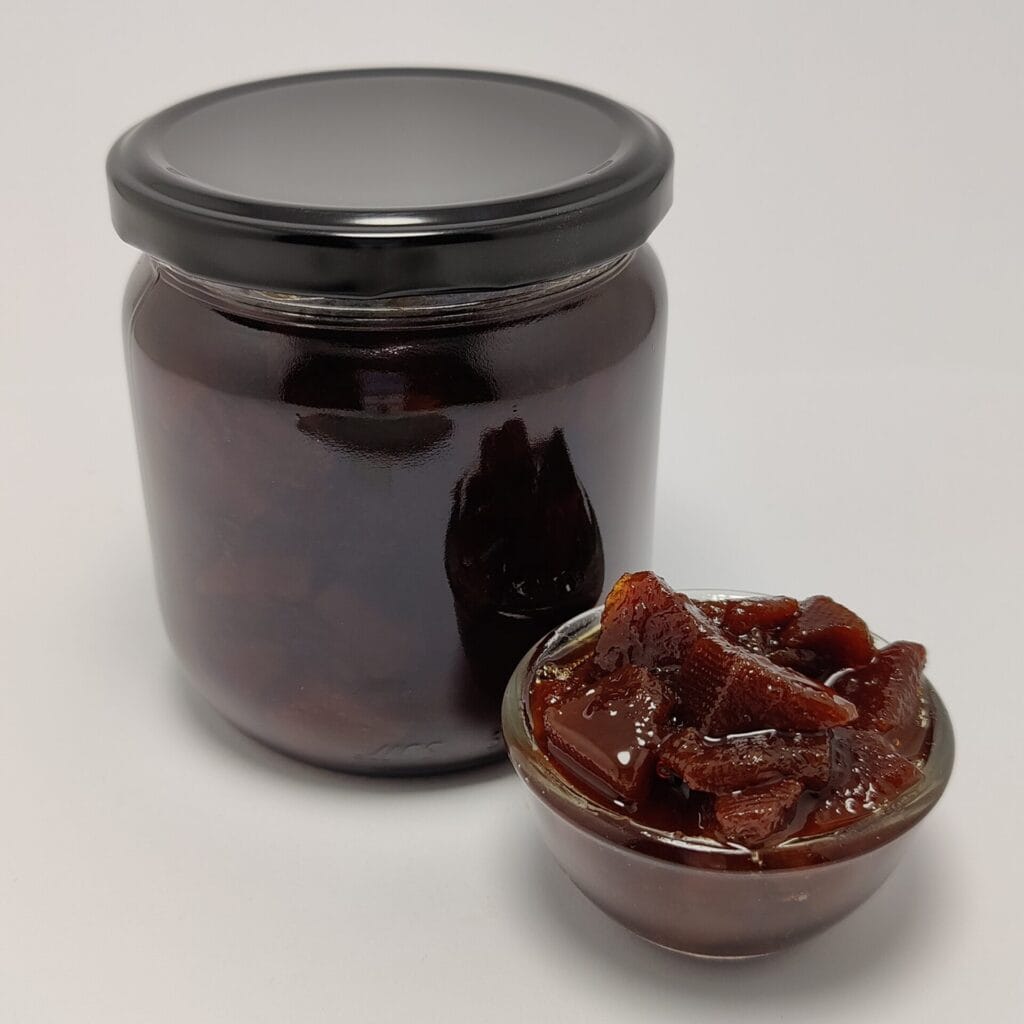 Ayva reçeli güneşte kıvam aldırılmıştır koruyucu katkı içermez. Pancar şekerinden el yapımıdır.