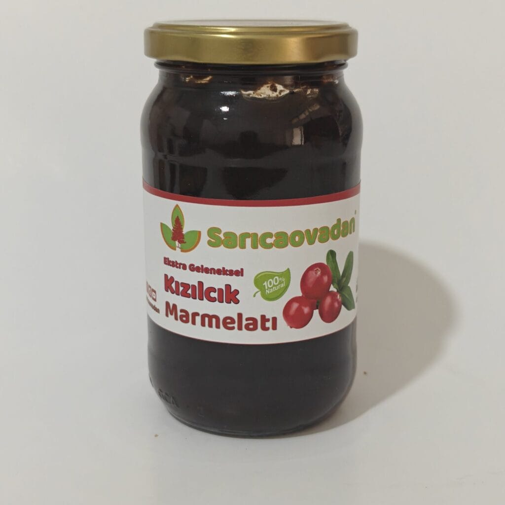 Kızılcık marmelatı güneşte kıvam aldırılmıştır koruyucu katkı içermez. Pancar şekerinden el yapımıdır.