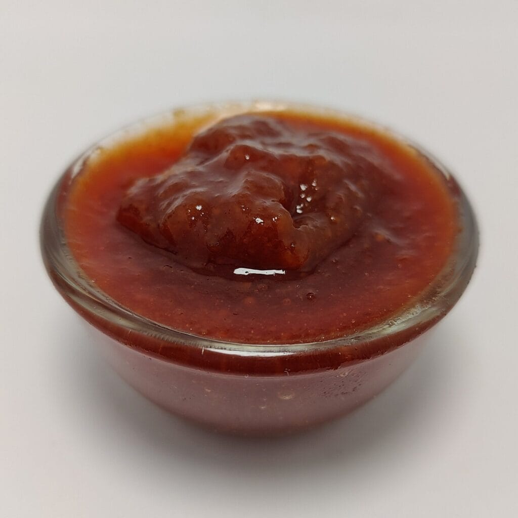 Kızılcık marmelatı güneşte kıvam aldırılmıştır koruyucu katkı içermez. Pancar şekerinden el yapımıdır.