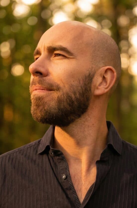 Bryan Portmann, Yogalehrer und Komplementärtherapeut im Sass da Grüm im Tessin