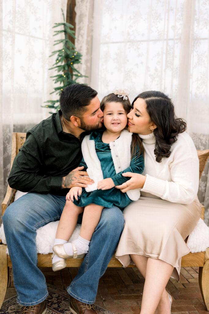 Greenhouse Holiday Family Minis in Windsor Colorado - Savannah T. Photography