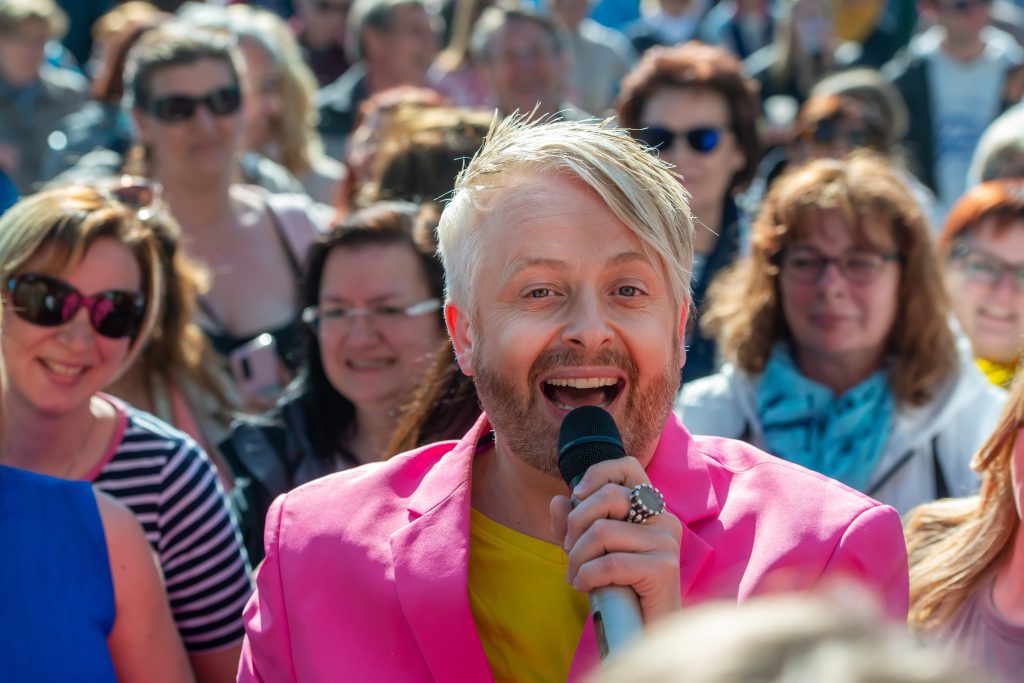 Ross Antony, Bad in der Menge