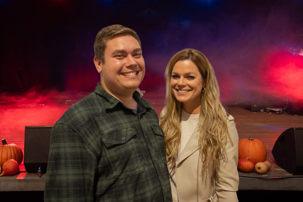 Saskia Leppin mit Simon Ladewig (Freies Radio Neumünster), Erntedank Vier- und Marschlande