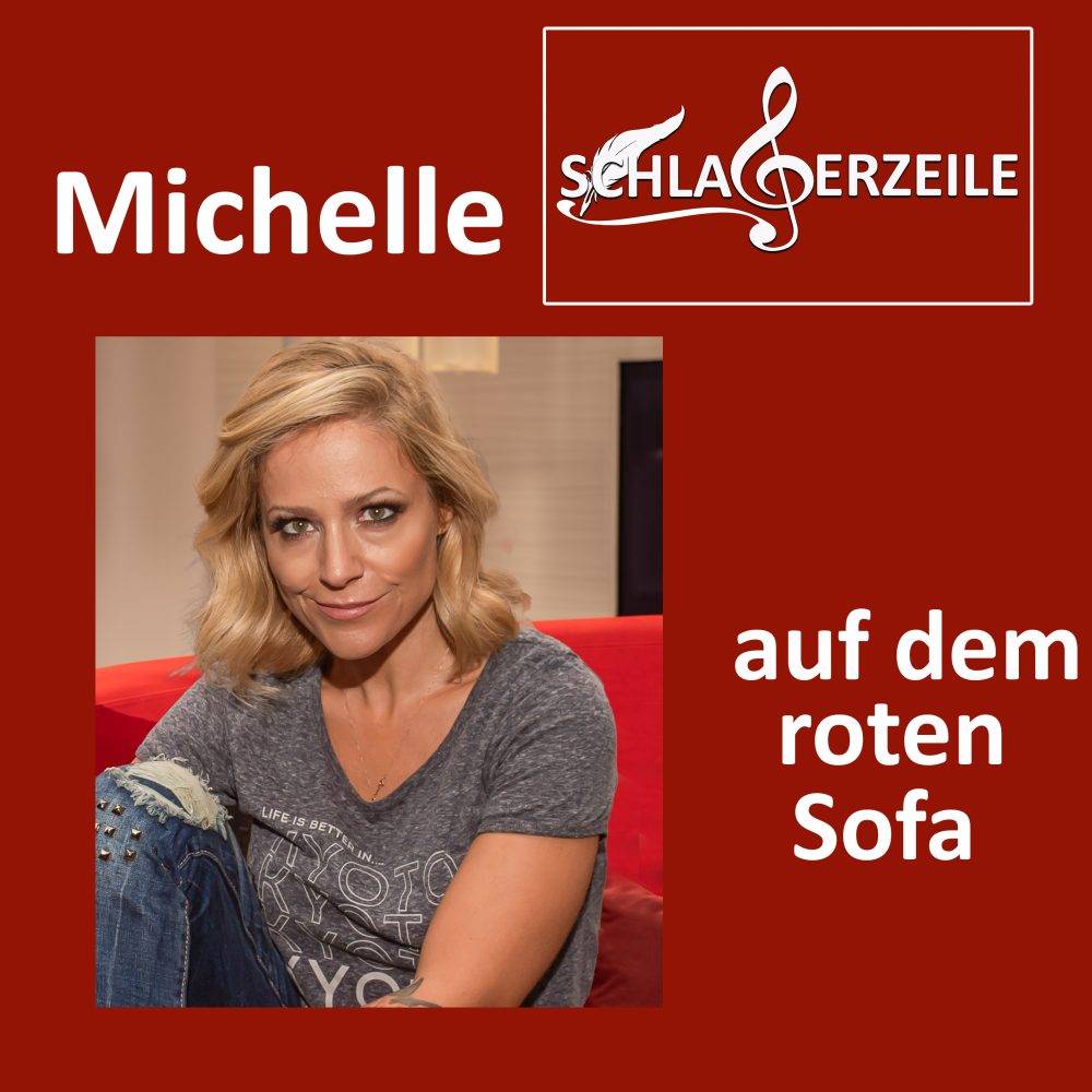 Michelle auf dem roten Sofa