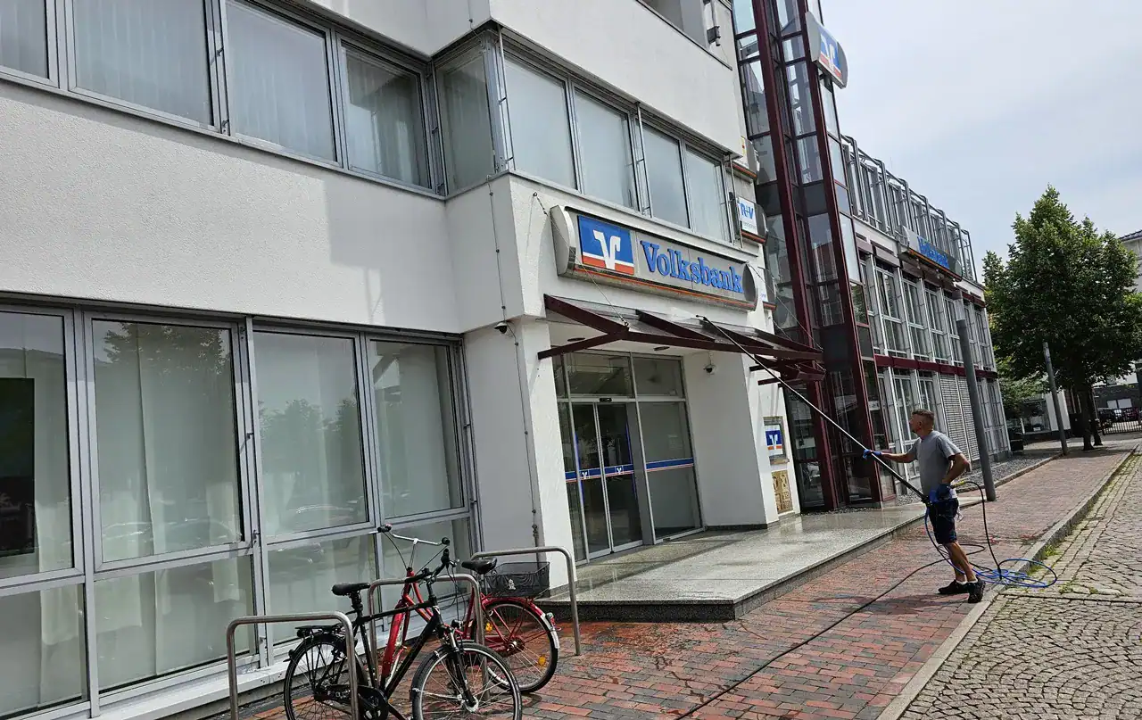 Fassadenreinigung und Fassadenimprägnierung 3 Putzfassadenreinigung Volksbank