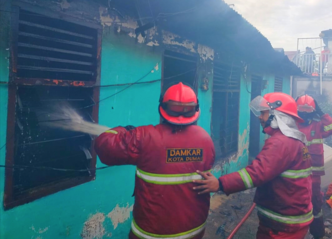 Kebakaran 7 Unit Rumah Petak di Dumai, Seorang Dikabarkan Jadi Korban