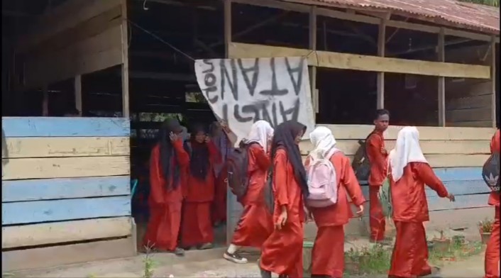 Kondisi SMA Negeri 4 Kota Dumai Memprihatinkan, Siswa Ini Minta Bantuan Presiden Prabowo