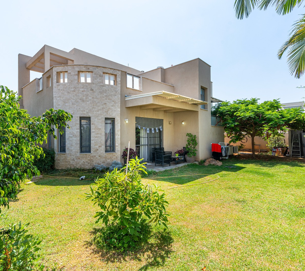 Villa For Sale: HaYuval, Or Akiva 7