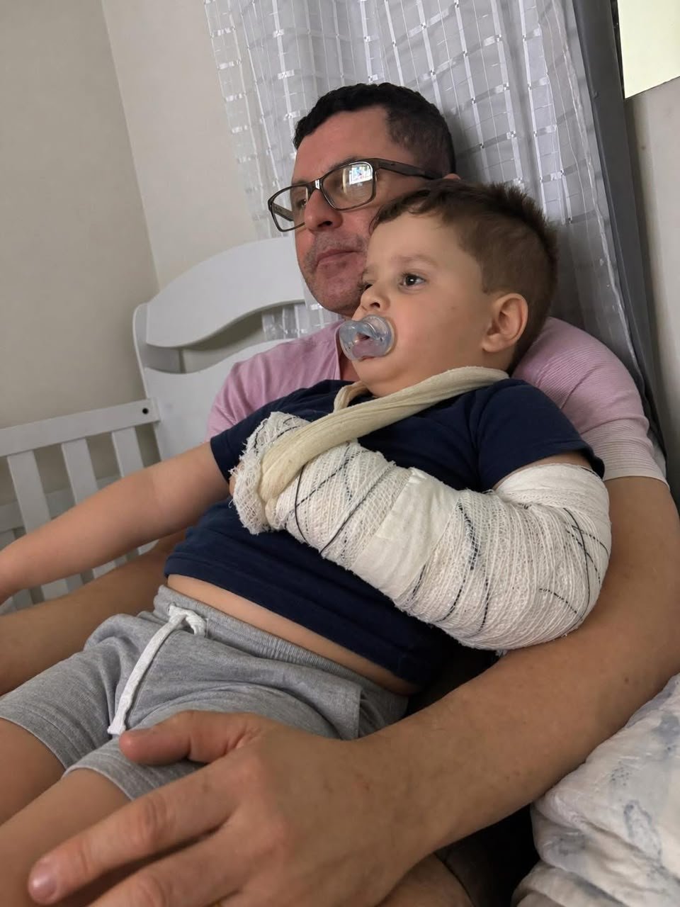 CRIANÇA LUTA CONTRA DOENÇA AGRESSIVA E PAI PEDE AJUDA