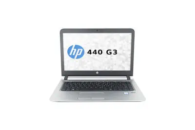 Modèle HP 440 G3 de la marque HP. Image montrant la face avant du pc avec l'écran, le clavier et le pavé tactile (touchpad).
