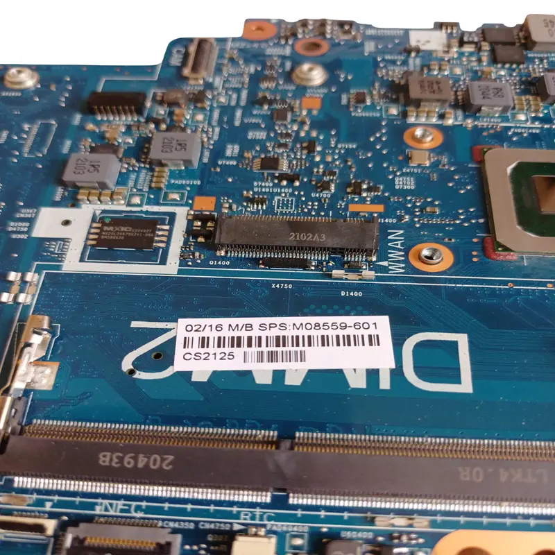 Carte mère avec mémoire RAM pour ordinateur portable, composants électroniques et circuit imprimé pour upgrade ou réparation.