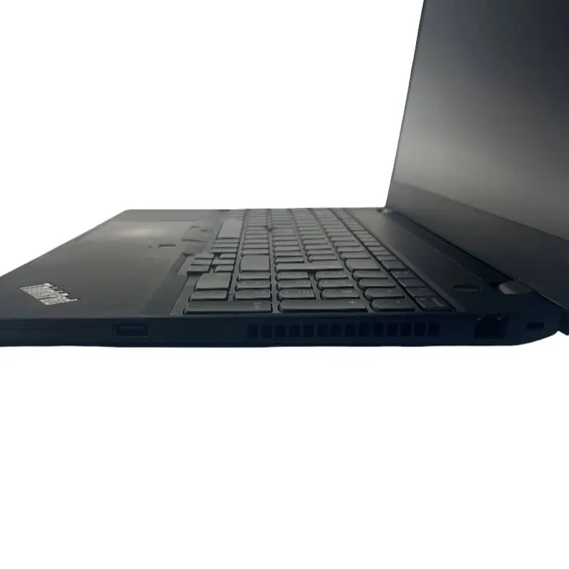 Ordinateur portable noir ouvert, vue latérale montrant le clavier et la ventilation.