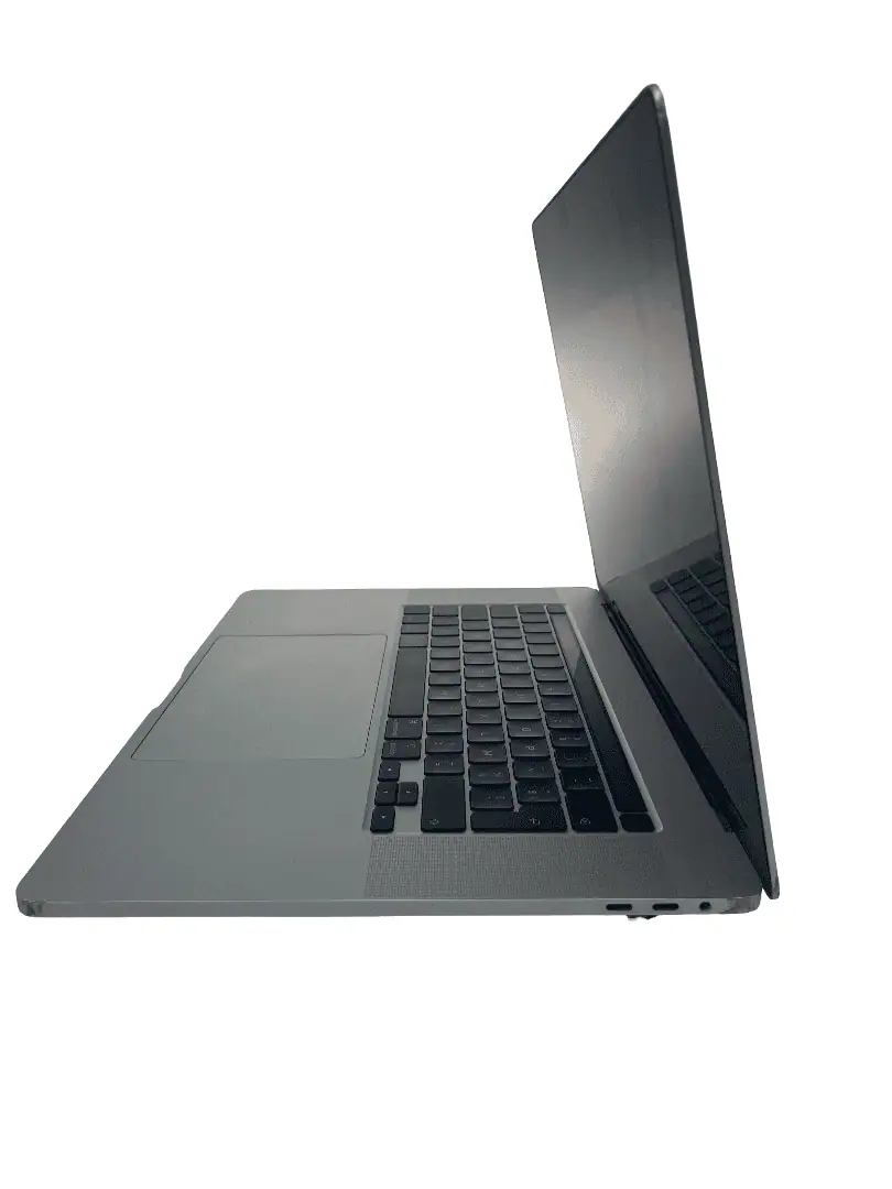 Ordinateur portable moderne ouvert, prêt pour la réparation ou la maintenance informatique, idéal pour les services de dépannage et de support technique.