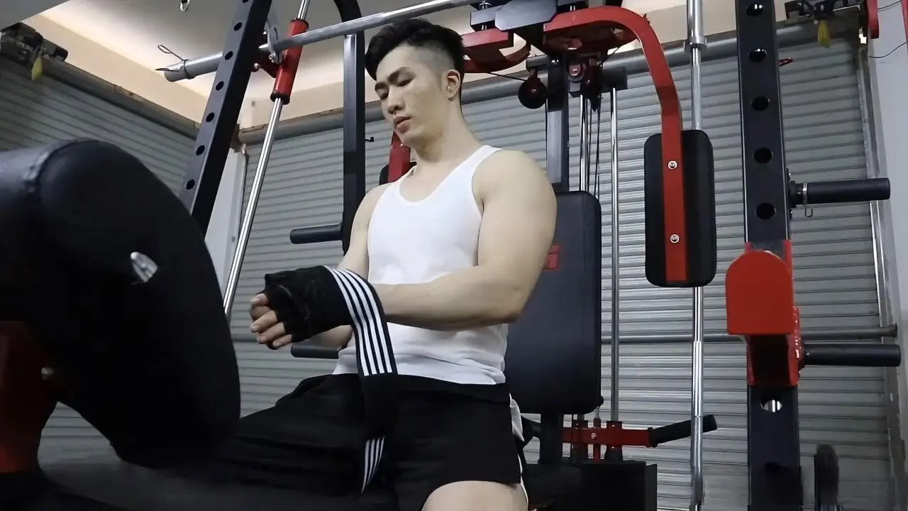 deric_DK – Jerking off in the gym